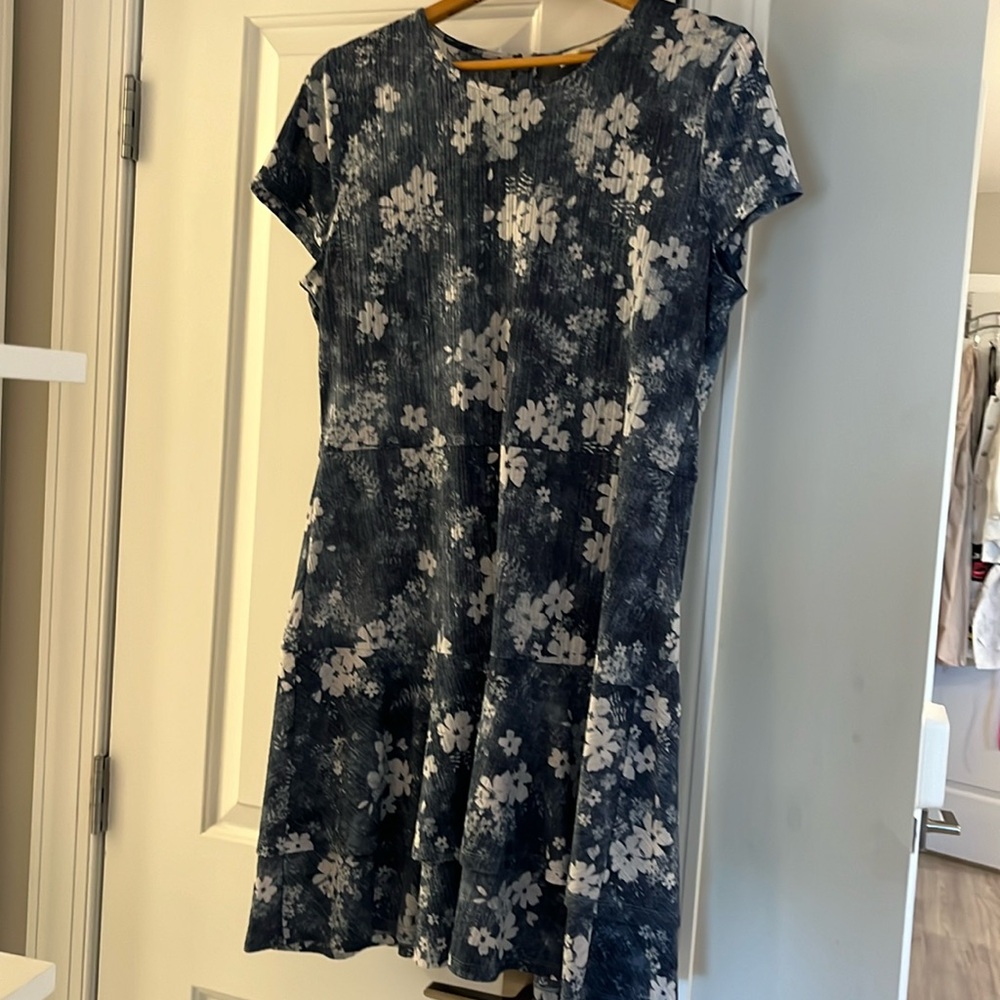 Dress, zipper up the back